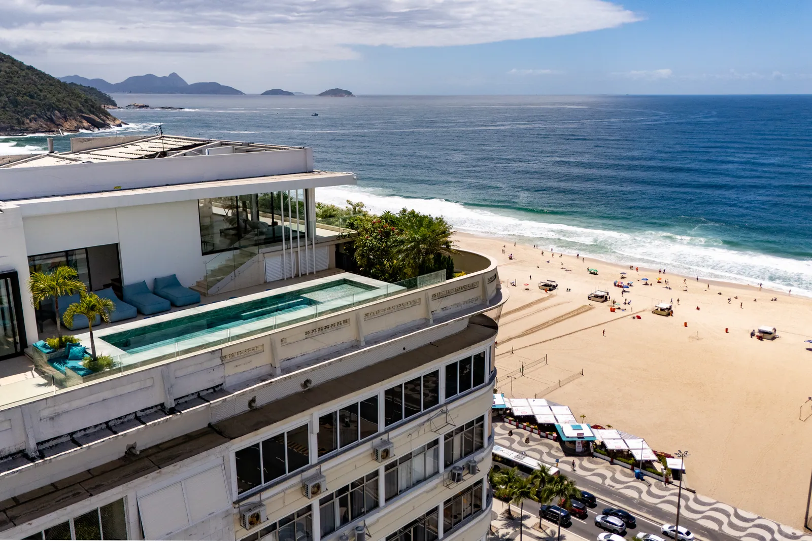 The building seen from the beachfront, penthouse along the roofline
