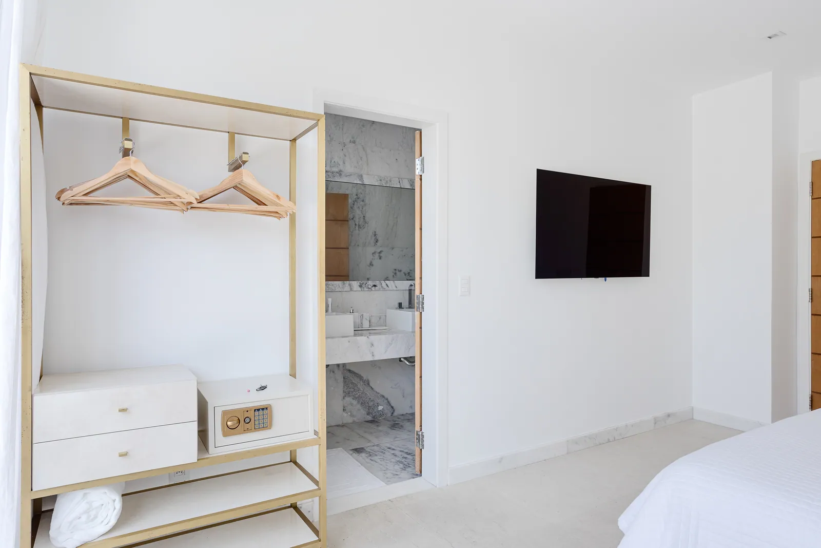 Bedroom in white with rounded bedside tables